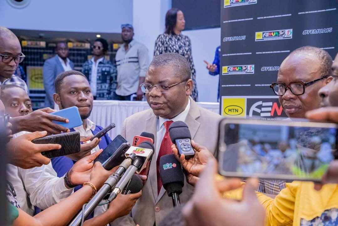 Dr Kossi GBENYO LAMADOKOU, Ministre de la Culture et du Tourisme du Togo et Mr Salif Traore (A'SALFO) Dr Kossi GBENYO LAMADOKOU, Ministre de la Culture et du Tourisme du Togo et Mr Salif Traore (A'SALFO)