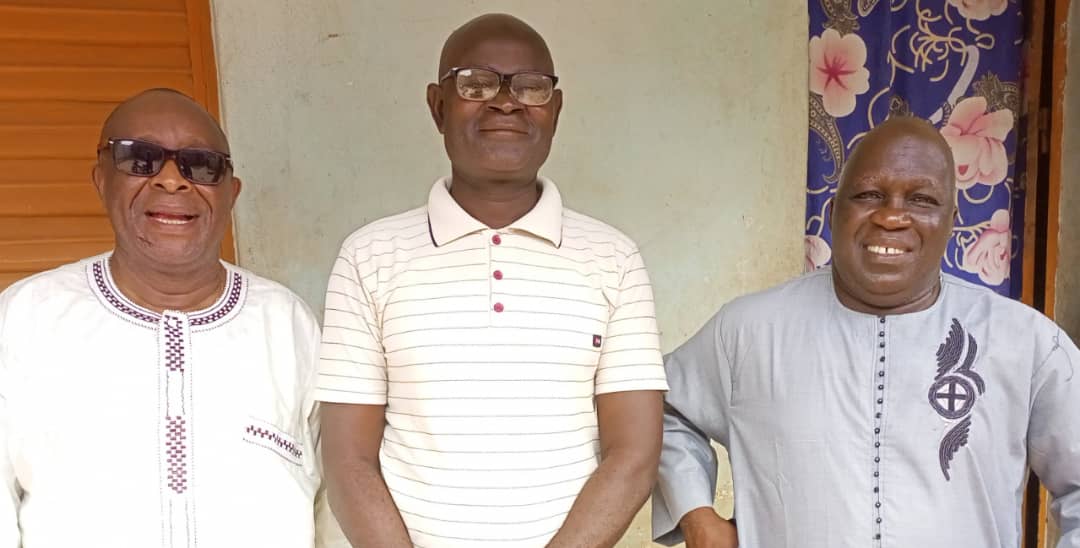 Ladji Abou Sanogo (au centre)a reçu le soutien du député Malick Fadiga ( à droite)