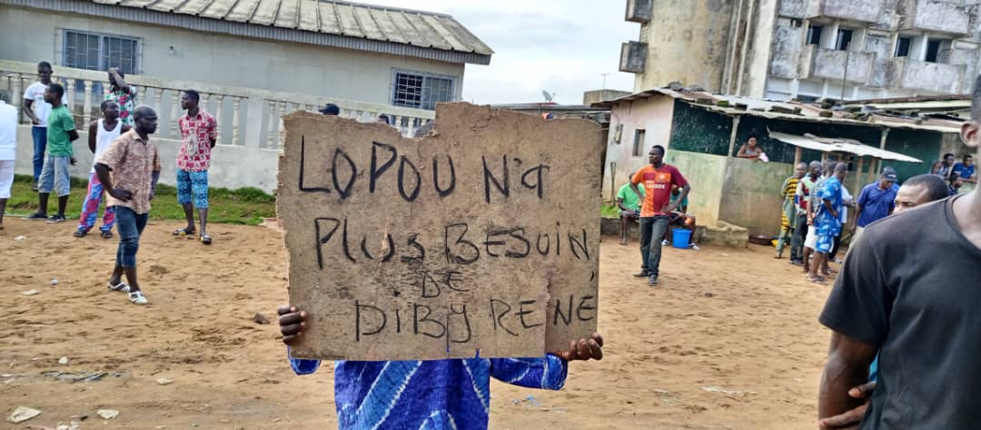 Les populations désavoue le chef René Diby Les populations désavoue le chef René Diby