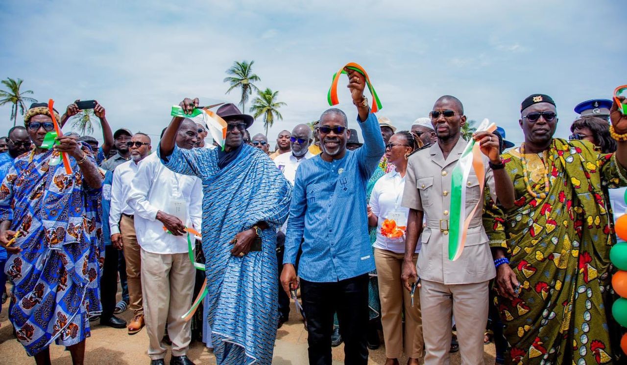 Les populations et les transporteurs ont salué le génie du maire Joachim Beugré Les populations et les transporteurs ont salué le génie du maire Joachim Beugré