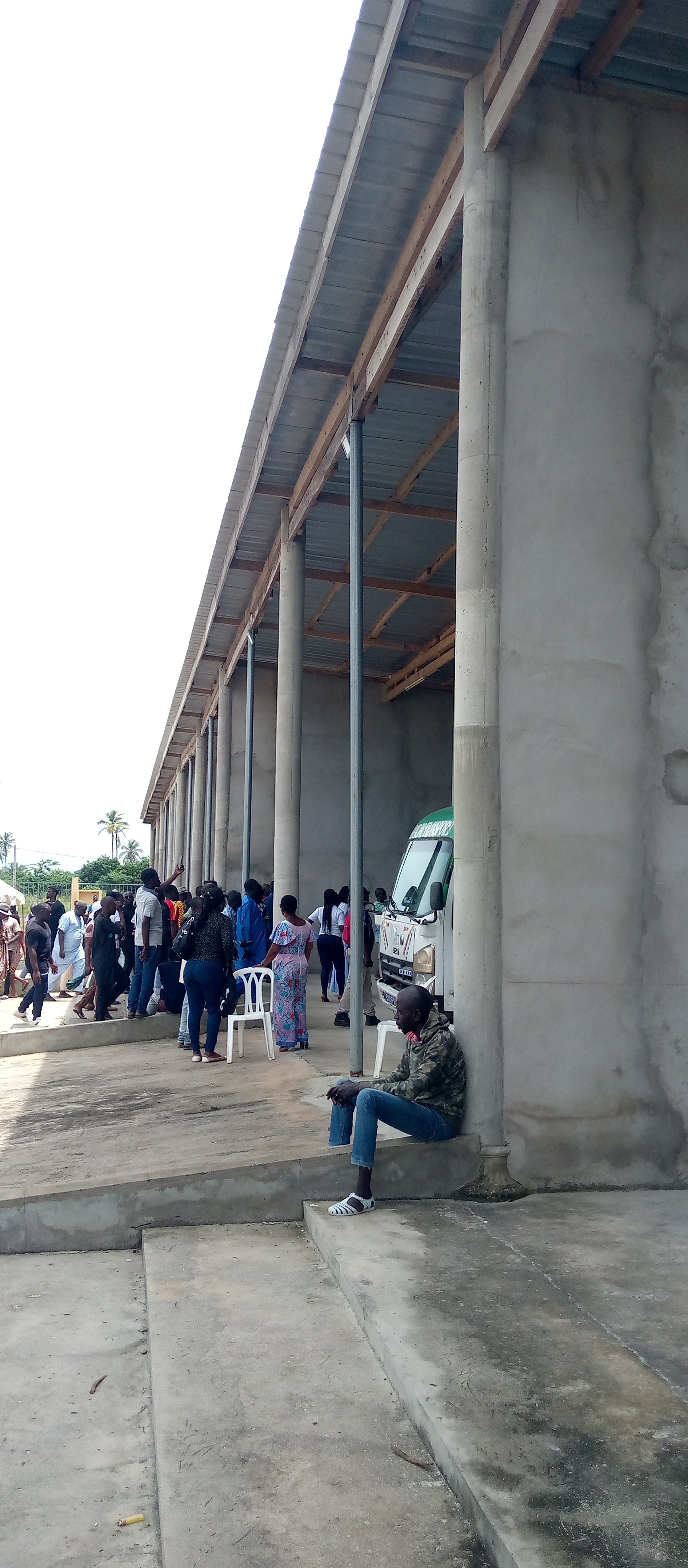 Jacqueville/ Le maire transforme une décharge en gare routière. Jacqueville/ Le maire transforme une décharge en gare routière.