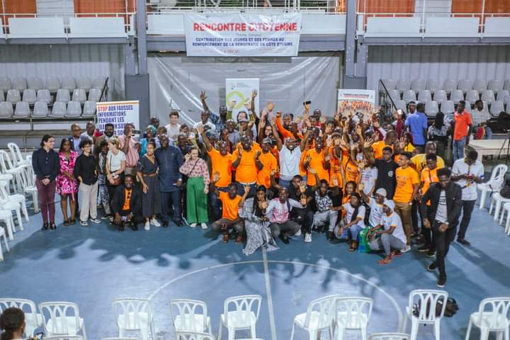 La coordination Tournons la plage avec les activistes et une fondation africaine