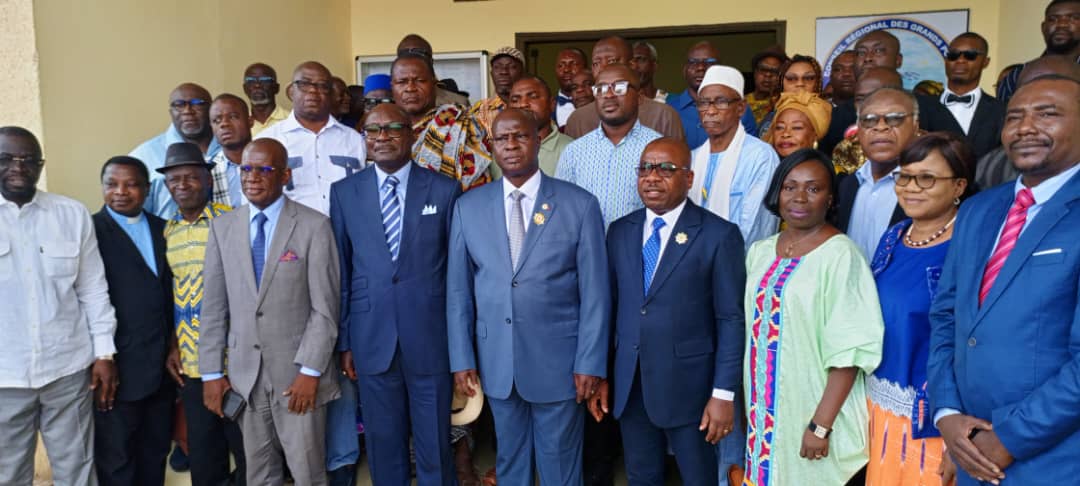Le ministre Essis Emmanuel entouré de ses vice-présidents