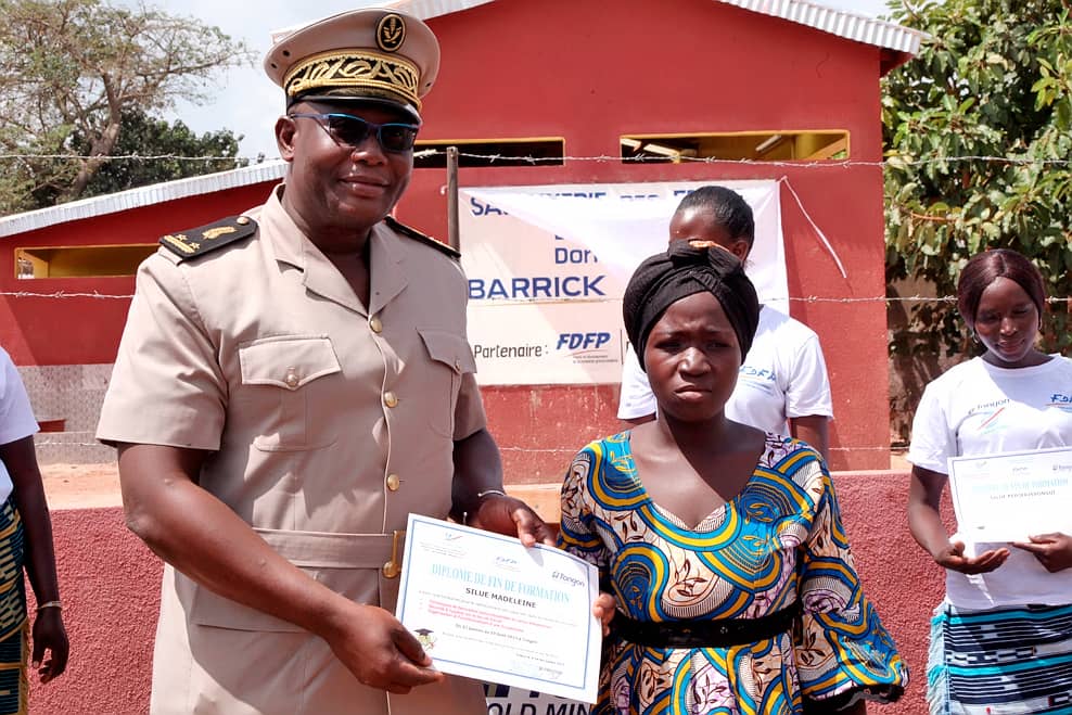 Projets communautaires/La compagnie minière de Tongon offre une unité de fabrique de savon aux femmes Projets communautaires/La compagnie minière de Tongon offre une unité de fabrique de savon aux femmes