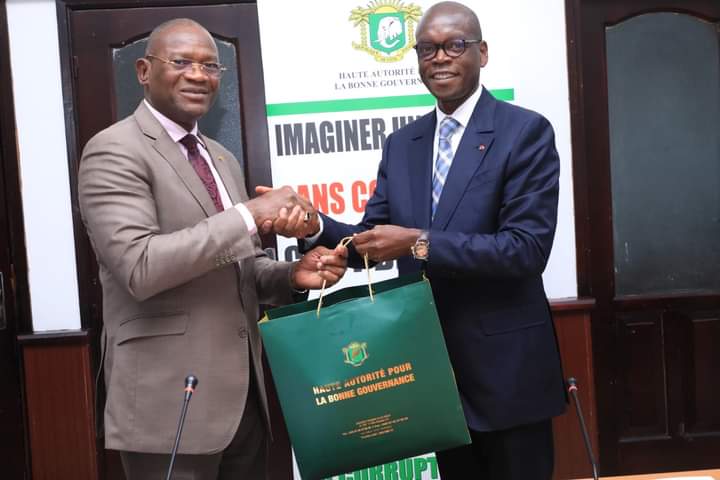 Le ministre délégué chargé des sports et cadre de vie, Metch Adjé Silas reçu par le président de la Habg, Zoro Bi Épiphane Le ministre délégué chargé des sports et cadre de vie, Metch Adjé Silas reçu par le président de la Habg, Zoro Bi Épiphane