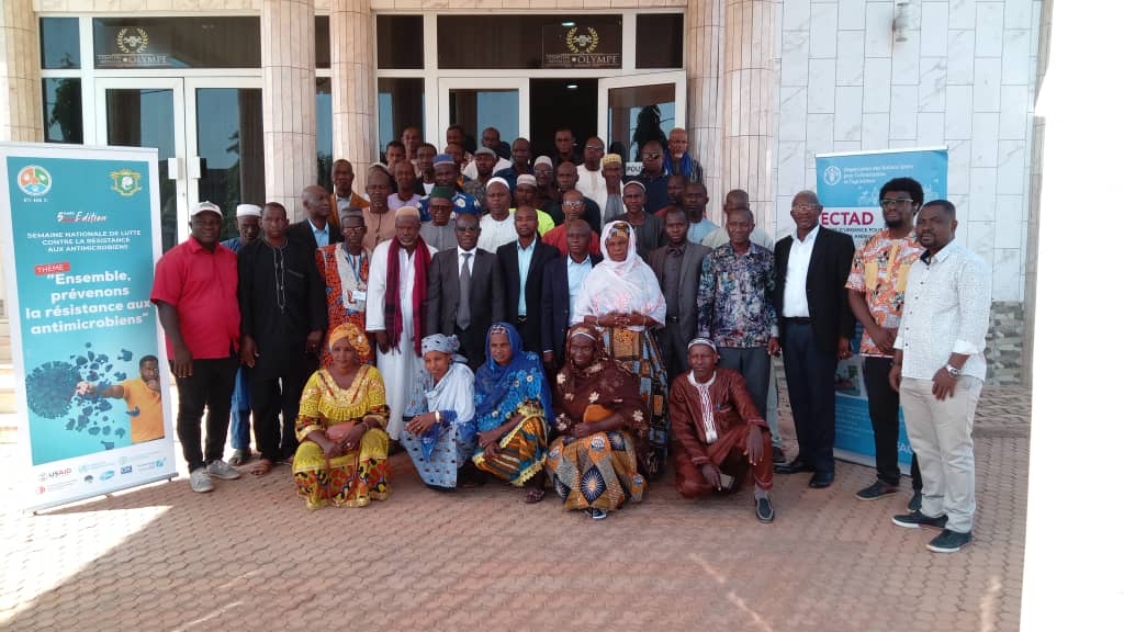 Semaine mondiale de la RAM:  Les éleveurs de Korhogo dans le nord de la Côte d’Ivoire  sensibilisés sur les bonnes pratiques de l'utilisation des antimicrobiens Semaine mondiale de la RAM:  Les éleveurs de Korhogo dans le nord de la Côte d’Ivoire  sensibilisés sur les bonnes pratiques de l'utilisation des antimicrobiens