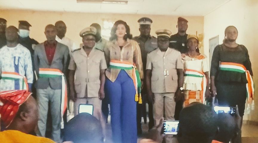 La députée mairie de Gohitafla entourée du corps préfectoral