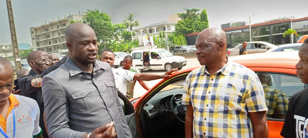 Soumahoro Mamadou (en costume) et la Mtci veulent révolutionner le secteur des transports en Côte d'Ivoire Soumahoro Mamadou (en costume) et la Mtci veulent révolutionner le secteur des transports en Côte d'Ivoire