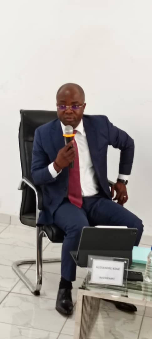 M. Alexandre Koné, procureur de la République adjoint, près le Tribunal de 1ère d'Abidjan, l'un des panélistes M. Alexandre Koné, procureur de la République adjoint, près le Tribunal de 1ère d'Abidjan, l'un des panélistes