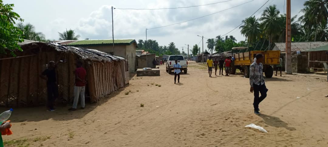 Une vue du village lagunaire de Bapo Une vue du village lagunaire de Bapo