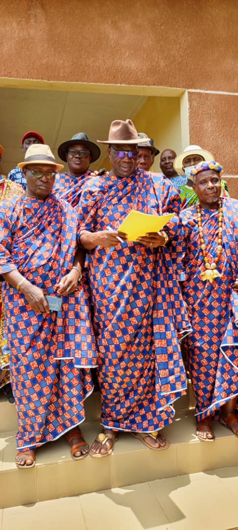 Projet "Adoukro ville nouvelle" à Jacqueville/ Les chefs Ahizis donnent leur position. Projet "Adoukro ville nouvelle" à Jacqueville/ Les chefs Ahizis donnent leur position.