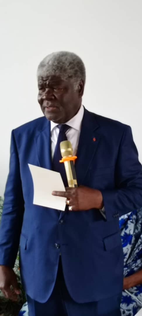 Le premier ministre, M. Robert Beugré Mambé