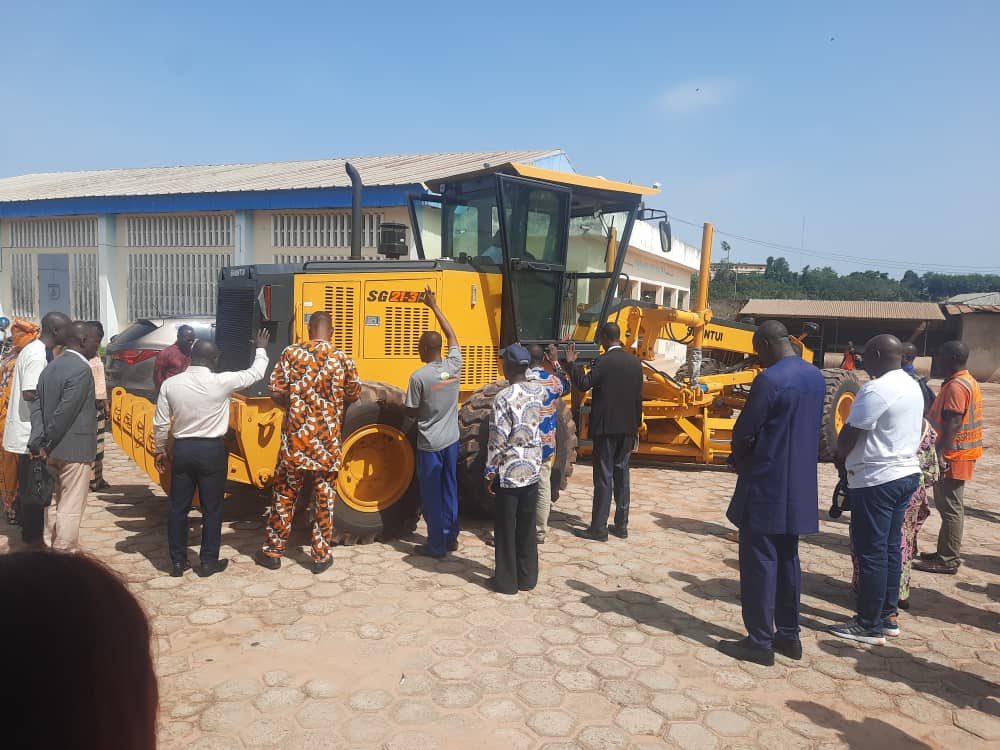 Gagnoa/ Une niveleuse et deux camions pour la mairie Gagnoa/ Une niveleuse et deux camions pour la mairie