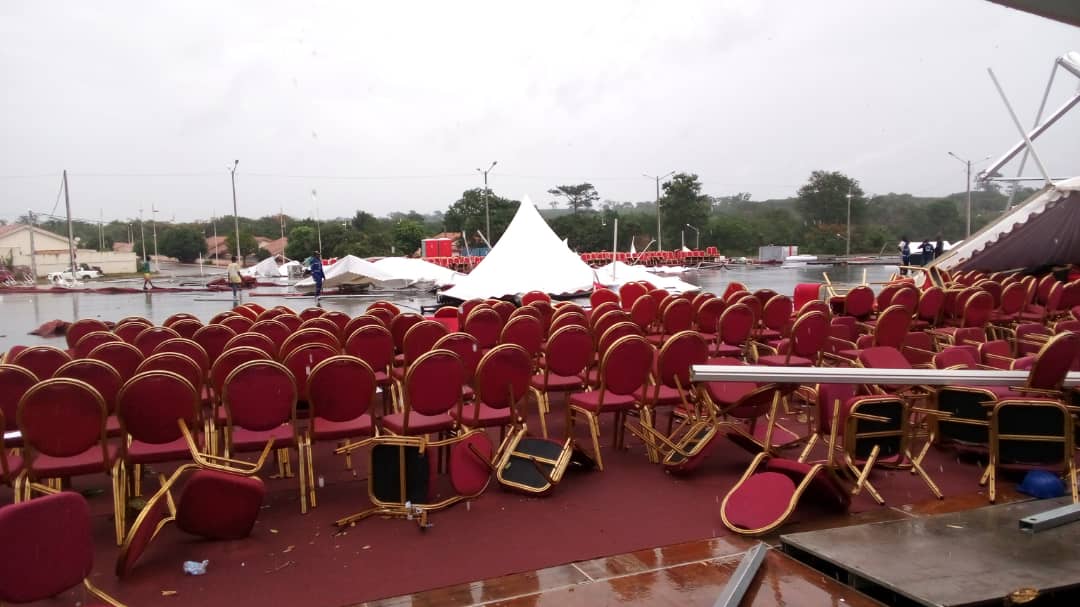 À 24 heures des obsèques de Bédié/ Une pluie s'abat sur Daoukro et détruit toutes les installations À 24 heures des obsèques de Bédié/ Une pluie s'abat sur Daoukro et détruit toutes les installations