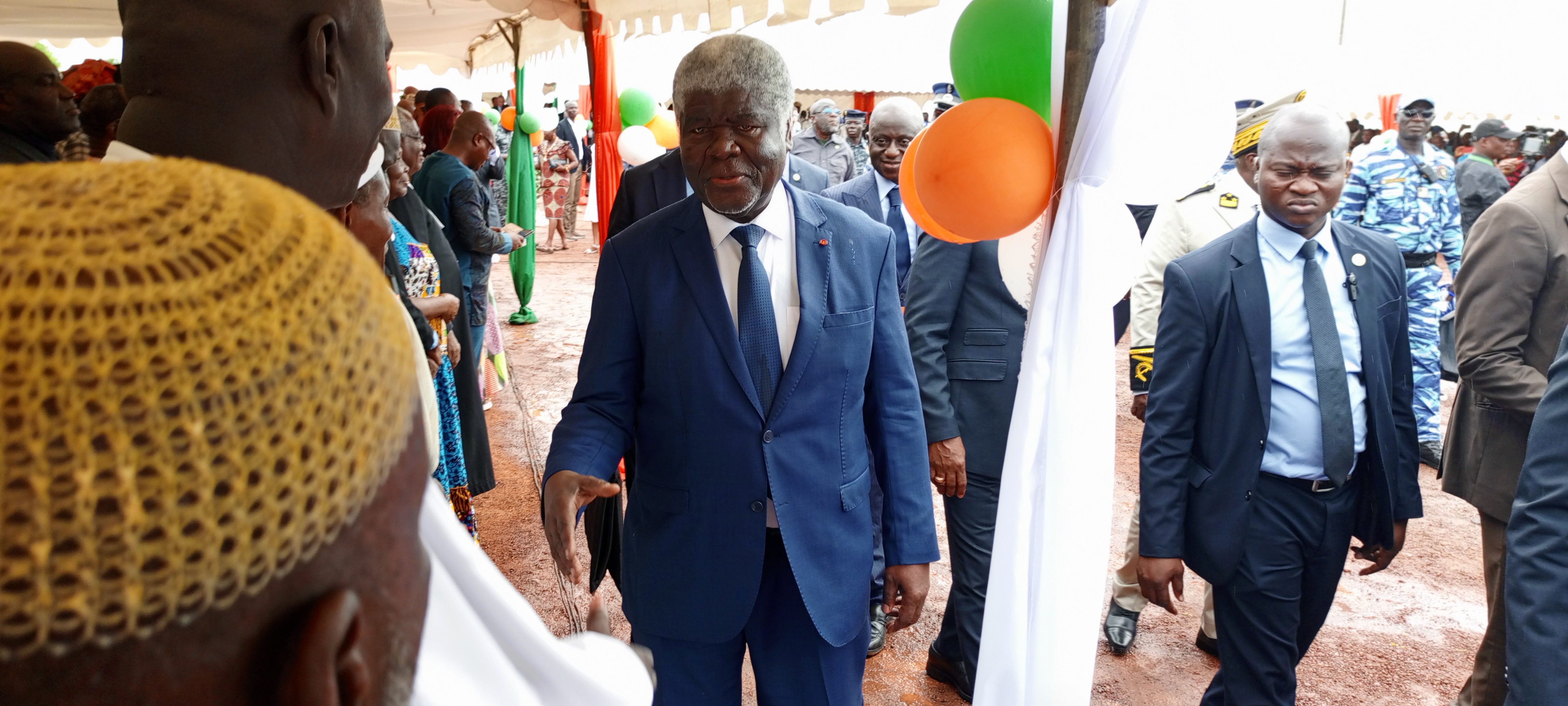 Construction de l'ouvrage de stabilisation du cordon sableux de Lahou-Kpanda/Le premier ministre Beugré Mambé : "Vous serez sauvés"