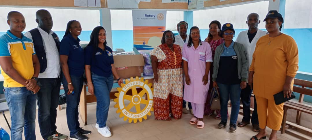 Bienfaisance/ Rotary Séliame offre une couveuse et des lots de médicaments à Bingerville et Akouédo Bienfaisance/ Rotary Séliame offre une couveuse et des lots de médicaments à Bingerville et Akouédo