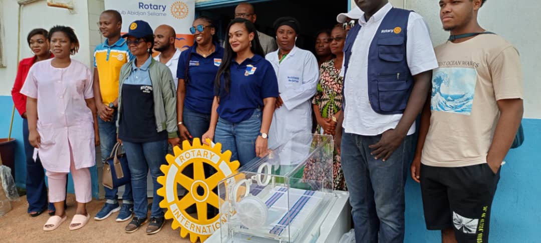 Bienfaisance/ Rotary Séliame offre une couveuse et des lots de médicaments à Bingerville et Akouédo Bienfaisance/ Rotary Séliame offre une couveuse et des lots de médicaments à Bingerville et Akouédo