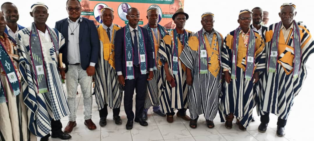 Investiture de l'Ujpagci/ Le ministre Mabri Toikeuse aux journalistes : "Ouvrez les yeux à ceux qui ignorent encore les oeuvres d'Alassane Ouattara". Investiture de l'Ujpagci/ Le ministre Mabri Toikeuse aux journalistes : "Ouvrez les yeux à ceux qui ignorent encore les oeuvres d'Alassane Ouattara".