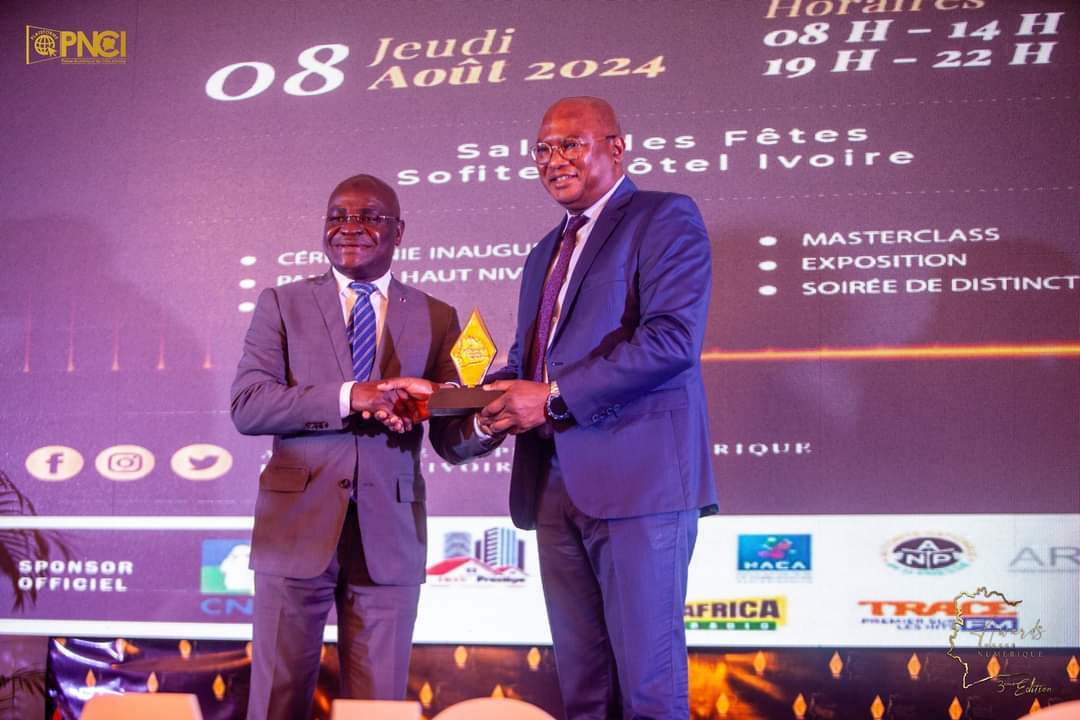 Awards de la presse numérique/Le ministre Ibrahim Kalil Konaté offre 10 stages payants aux jeunes Awards de la presse numérique/Le ministre Ibrahim Kalil Konaté offre 10 stages payants aux jeunes