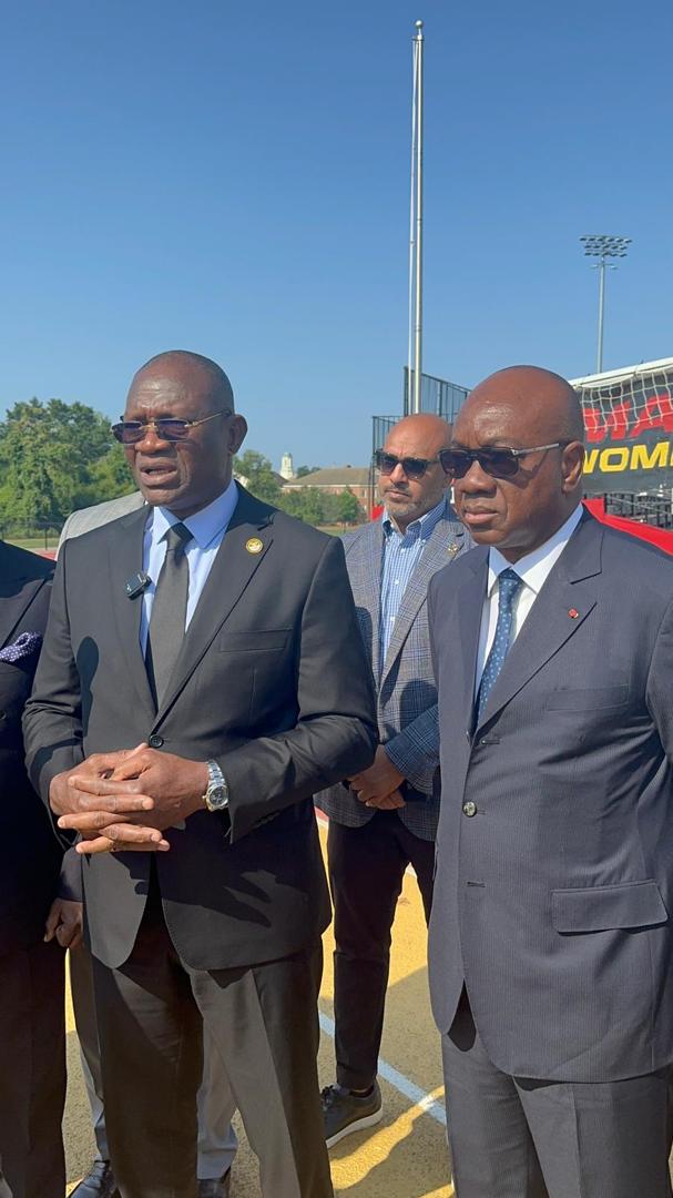 Sport/Le ministre des sports Metch Silas et le président de la Fif, Idriss Diallo aux USA avec le trophée de la Can. Sport/Le ministre des sports Metch Silas et le président de la Fif, Idriss Diallo aux USA avec le trophée de la Can.