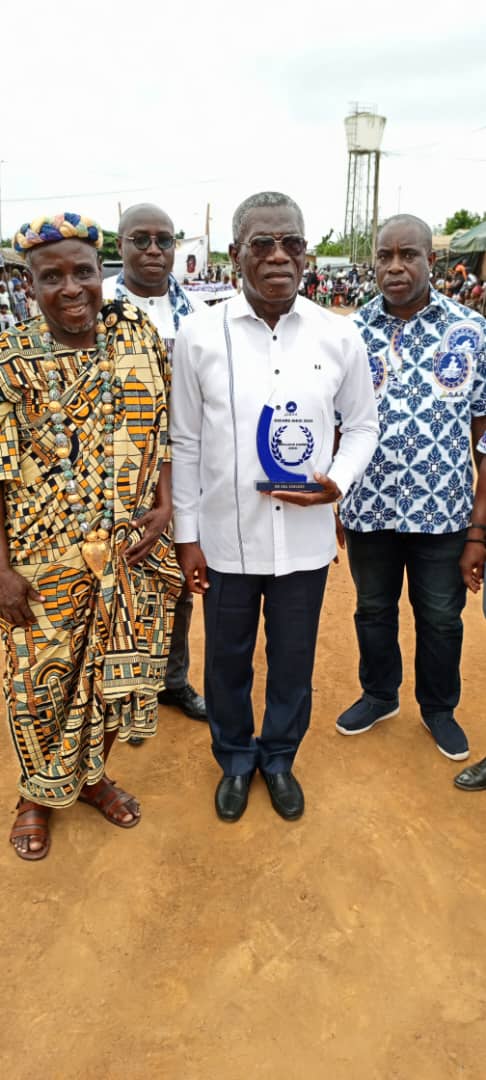 Célébration des Oscar Ahizi/ Oda Edouard, directeur de société, meilleur cadre Ahizi Célébration des Oscar Ahizi/ Oda Edouard, directeur de société, meilleur cadre Ahizi