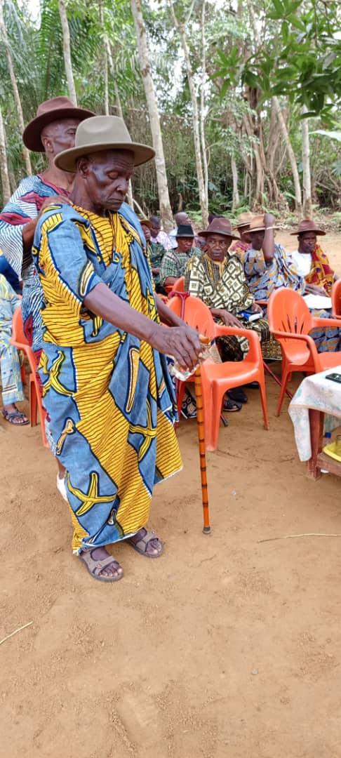 Dabou/Un général-chef de village menacé de destitution. La police fait une descente. Dabou/Un général-chef de village menacé de destitution. La police fait une descente.