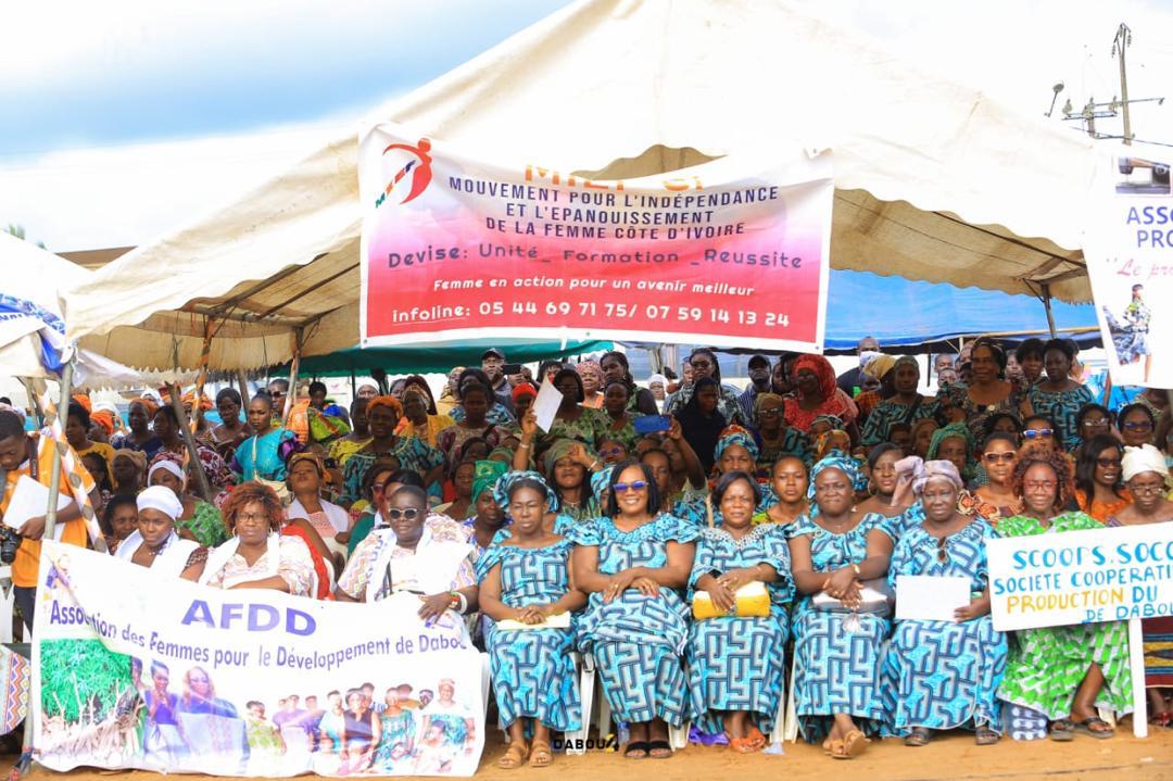 Assises nationales des femmes de Côte d'Ivoire à Dabou/ La ministre Touré Nassénéba mobilise 3 mille femmes à la vision du président Alassane Ouattara.  Assises nationales des femmes de Côte d'Ivoire à Dabou/ La ministre Touré Nassénéba mobilise 3 mille femmes à la vision du président Alassane Ouattara.