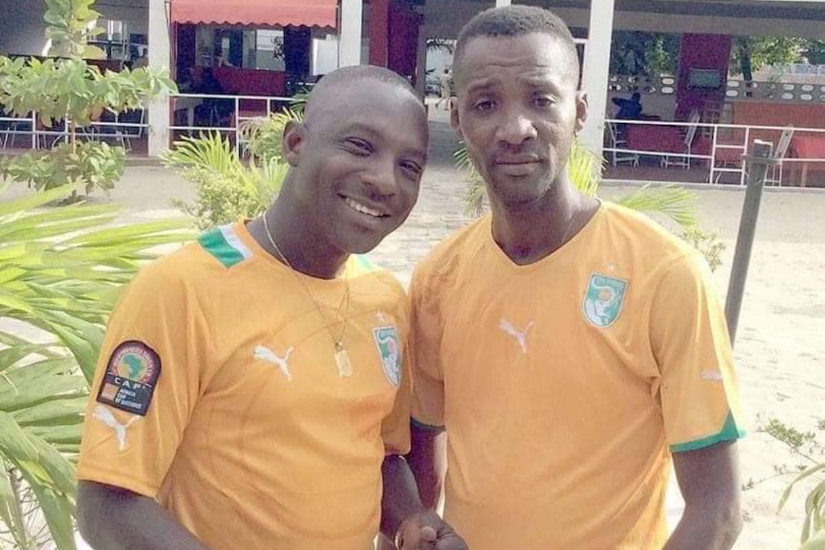 Mort de Valéry ( Espoir 2000) /Les dernières confidences sur la mort de l'artiste/ Voici l'hôpital et la chambre où il a rendu l'âme. Mort de Valéry ( Espoir 2000) /Les dernières confidences sur la mort de l'artiste/ Voici l'hôpital et la chambre où il a rendu l'âme.