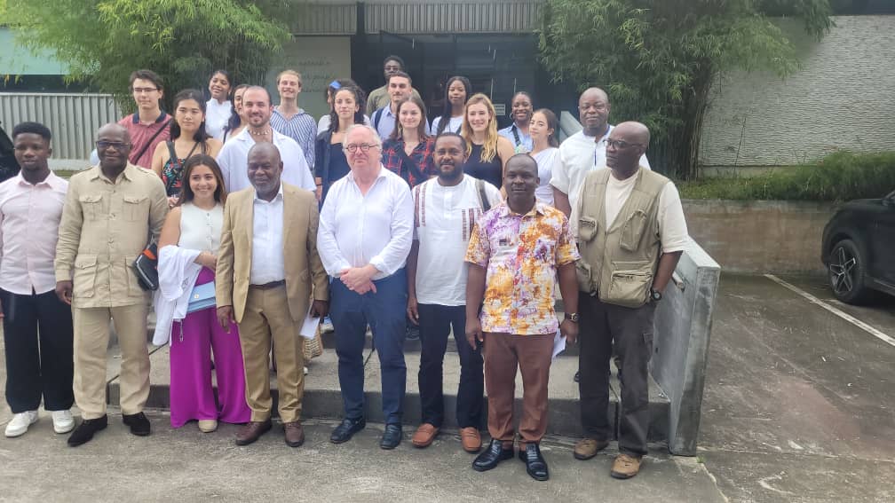 Voyage d'étude/ Un groupe d'étudiants français en architecture découvre Abidjan Voyage d'étude/ Un groupe d'étudiants français en architecture découvre Abidjan