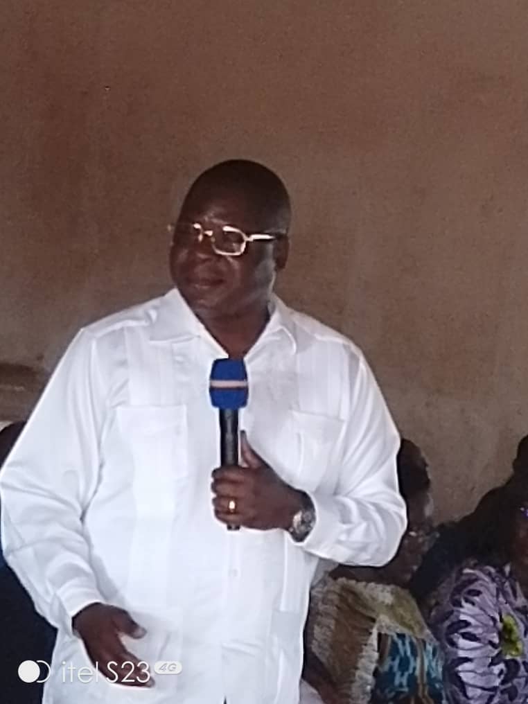 Bangolo/Décès du chef du canton Zagna/ Le ministre Amédée Kouakou apporte sa compassion au peuple Wê . Bangolo/Décès du chef du canton Zagna/ Le ministre Amédée Kouakou apporte sa compassion au peuple Wê .