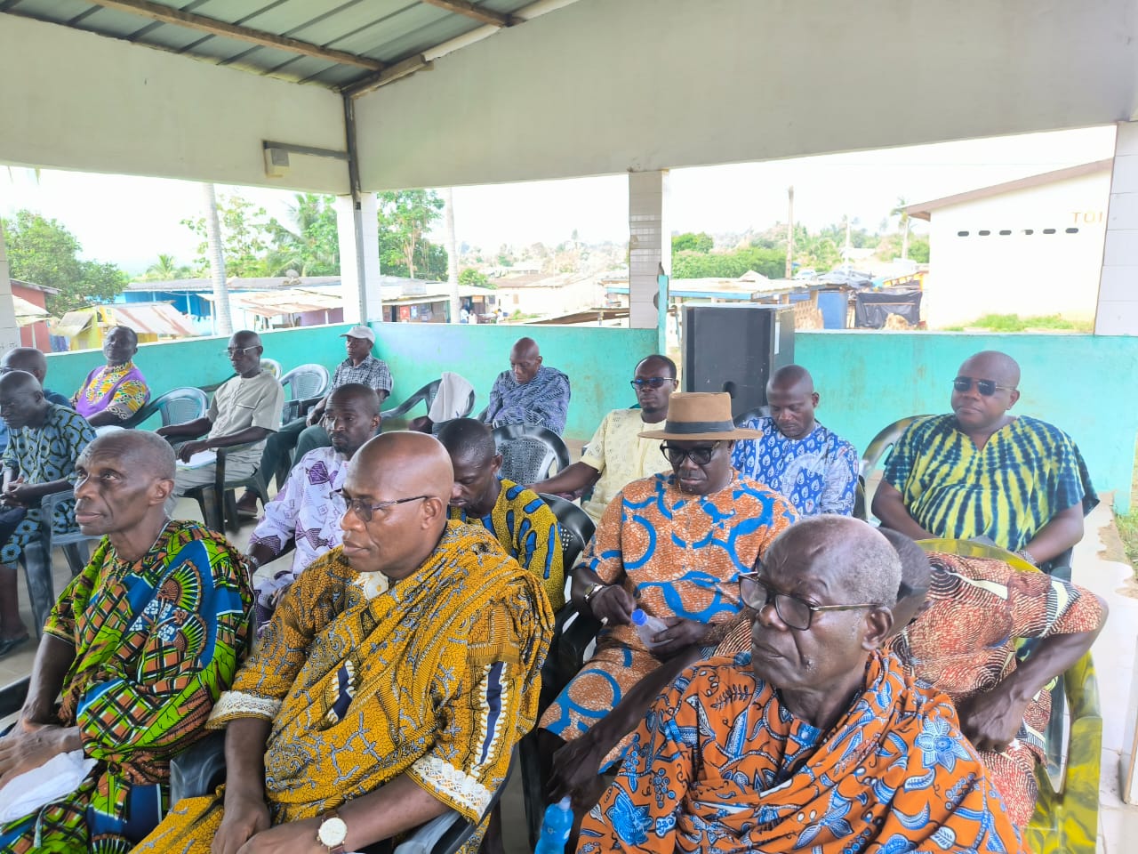 Chefferie d'Ahoutoué (Alépé) / Le chef explique les enjeux de la sécurité et de la cohésion aux populations Chefferie d'Ahoutoué (Alépé) / Le chef explique les enjeux de la sécurité et de la cohésion aux populations