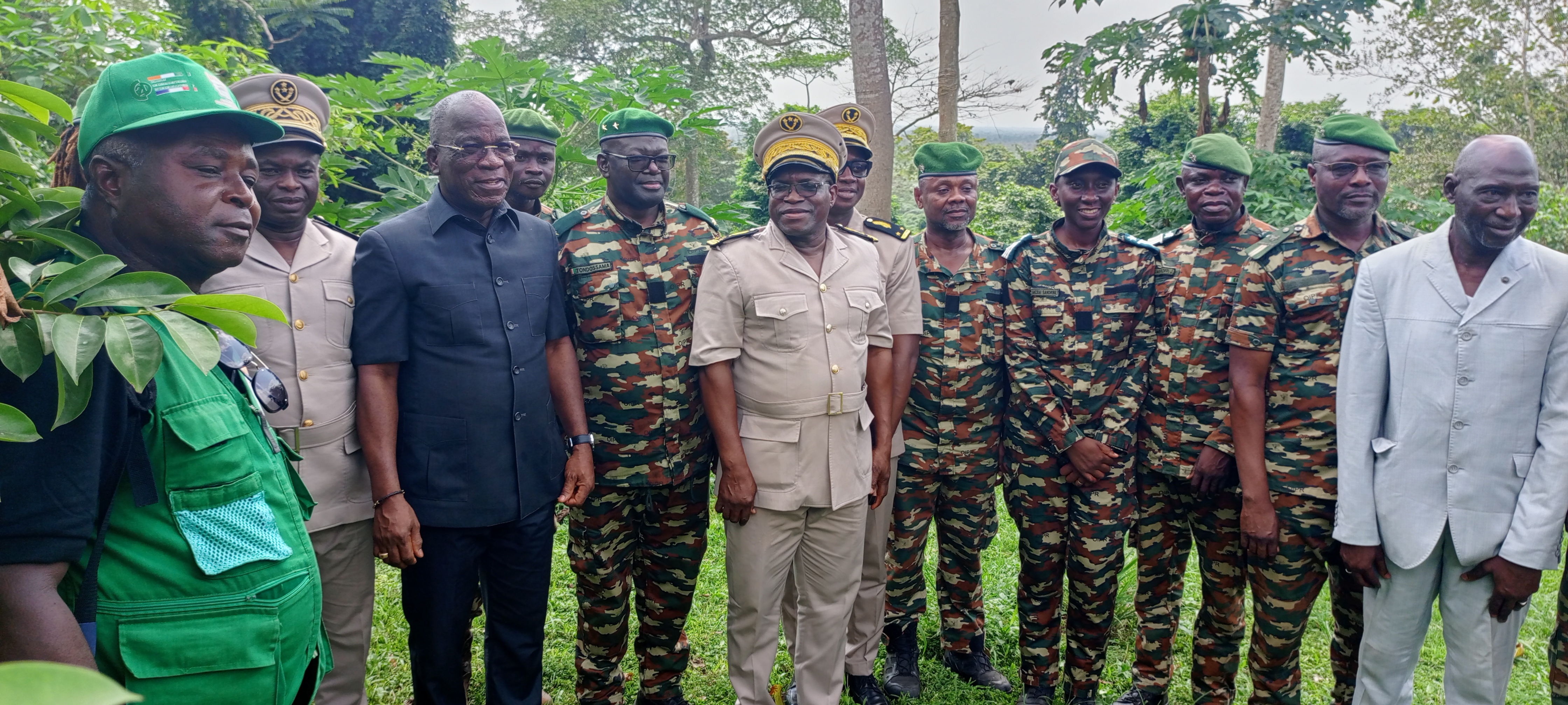 Le ministre Assahoré Konan Jacques était dans le parc national d'Azagny Le ministre Assahoré Konan Jacques était dans le parc national d'Azagny