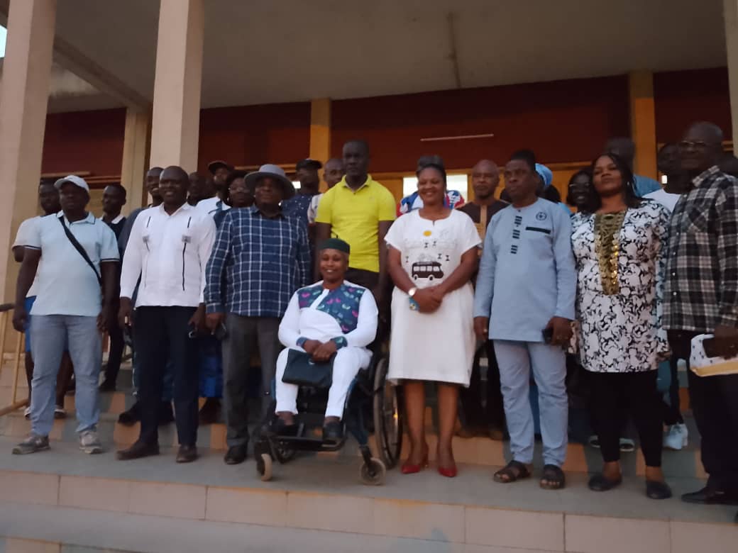 Dabou/ Le maire offre des dotations aux centres de formation et associations sportives  Dabou/ Le maire offre des dotations aux centres de formation et associations sportives