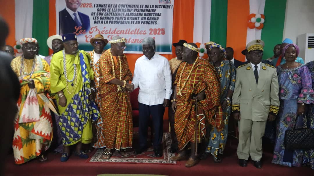 Présidentielle de 2025/ Le premier ministre Beugré Mambé jette les chefs des Grands Ponts dans la bataille pour  Alassane Ouattara.  Présidentielle de 2025/ Le premier ministre Beugré Mambé jette les chefs des Grands Ponts dans la bataille pour  Alassane Ouattara.