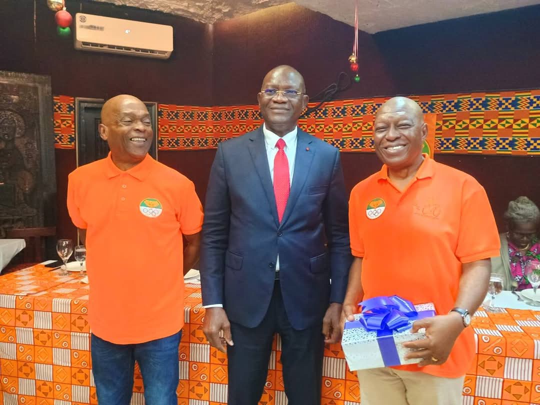 Dr. Allah Kouamé ( à droite) a traduit sa reconnaissance au ministre Metch Adjé Silas Dr. Allah Kouamé ( à droite) a traduit sa reconnaissance au ministre Metch Adjé Silas