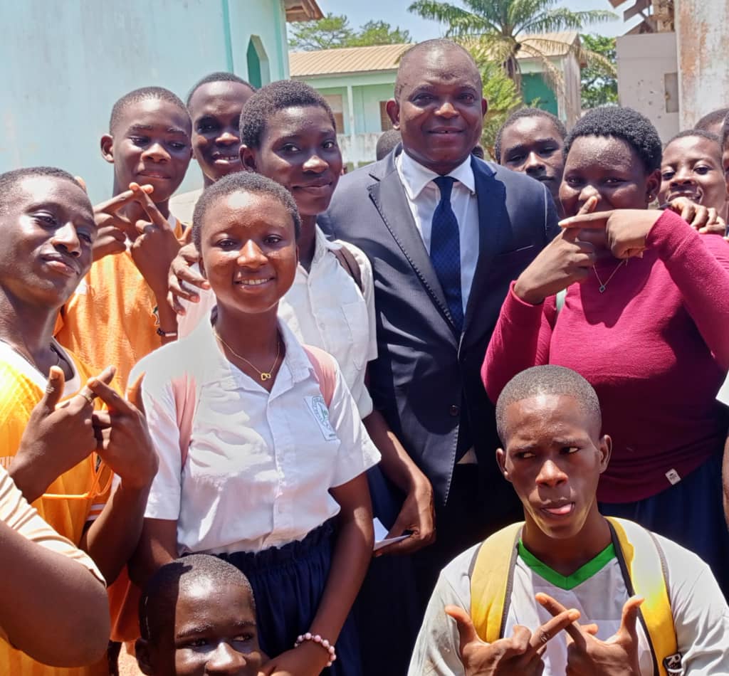 Vincent To Bi Irié ( Ex préfet d'Abidjan) : " J'ai vécu la galère. Je portais des sandales trouées" Vincent To Bi Irié ( Ex préfet d'Abidjan) : " J'ai vécu la galère. Je portais des sandales trouées"