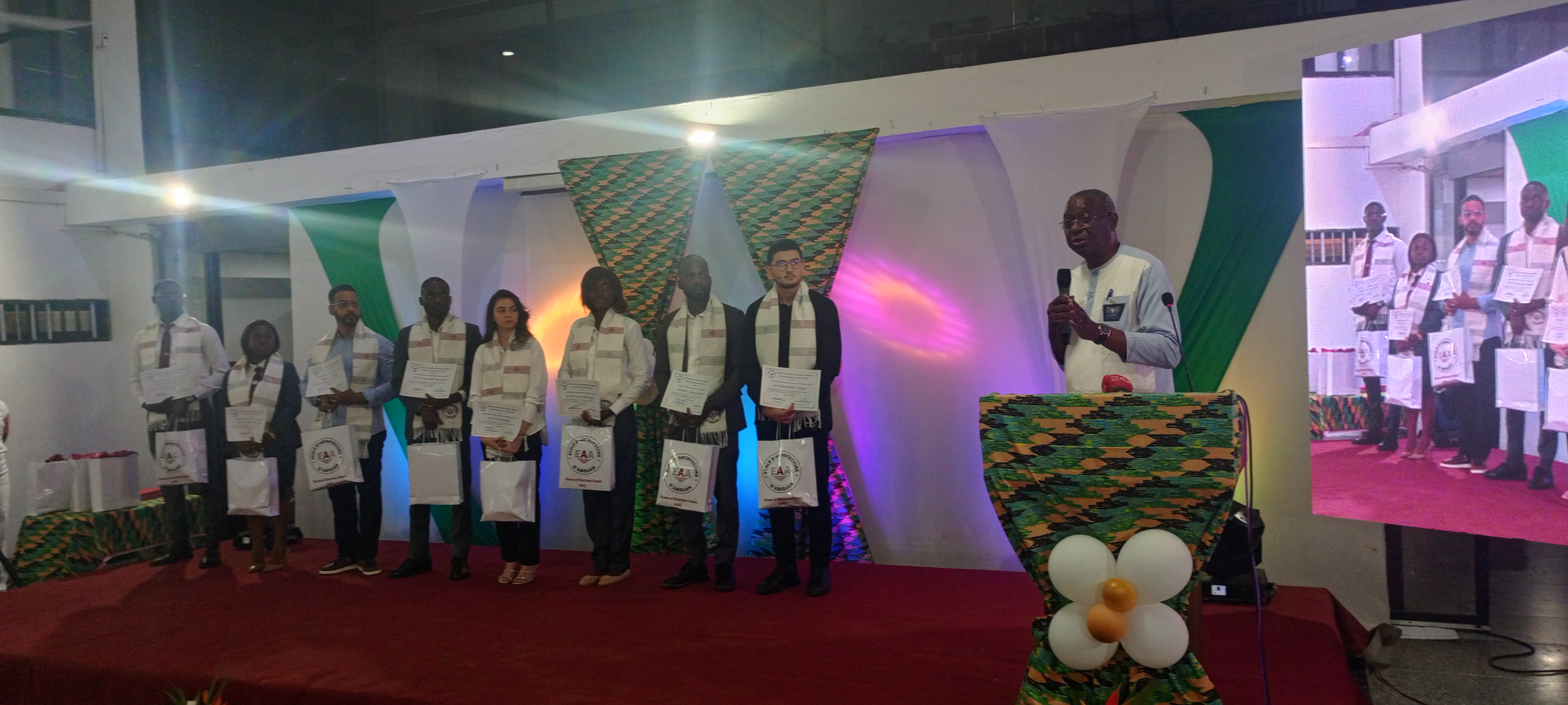 École d'architecture d'Abidjan/ 8 étudiants en Master 2 sur 8 passent haut les mains École d'architecture d'Abidjan/ 8 étudiants en Master 2 sur 8 passent haut les mains