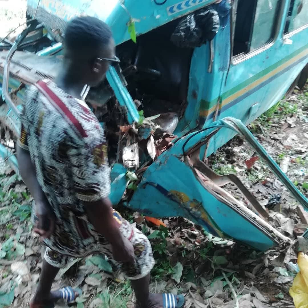 Drame/ 24 heures après l'enterrement des 12 enfants noyés, le village de Tiaha frappé par un autre malheur. Un mort et plusieurs blessés dans un accident Drame/ 24 heures après l'enterrement des 12 enfants noyés, le village de Tiaha frappé par un autre malheur. Un mort et plusieurs blessés dans un accident