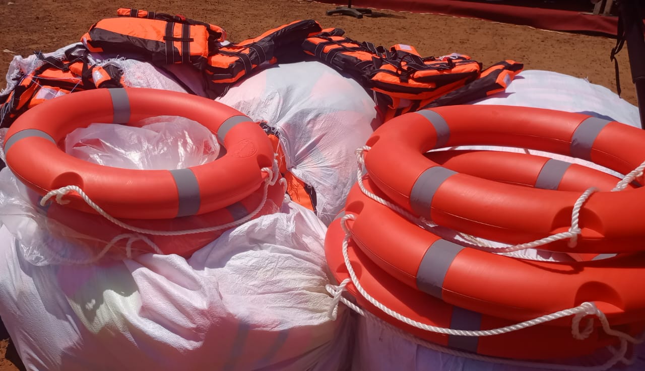 Dabou/ Tragédie de Tiaha/ Le ministre Serey Doh remet un important lot de matériels de sauvetage aux populations Dabou/ Tragédie de Tiaha/ Le ministre Serey Doh remet un important lot de matériels de sauvetage aux populations