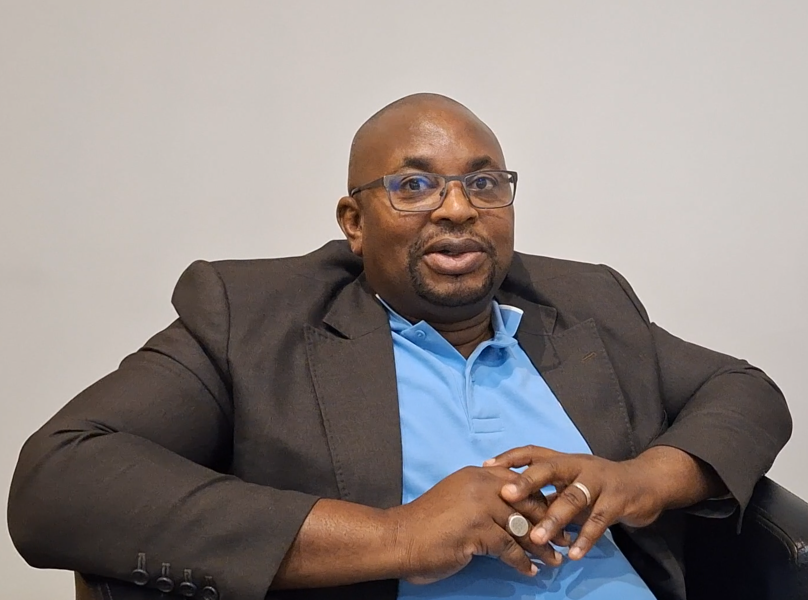 Paris/ Entretien avec le Dr Diaby Moustapha Ben Ismaïla et Djénéba Touré Kolosinski – À la découverte de l’ouvrage « Alassane Ouattara, l’artisan du renouveau ivoirien »