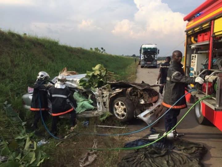 Drame à l'autoroute du Nord/ Un car percute un camion et prend feu/ Des morts et des blessés graves.