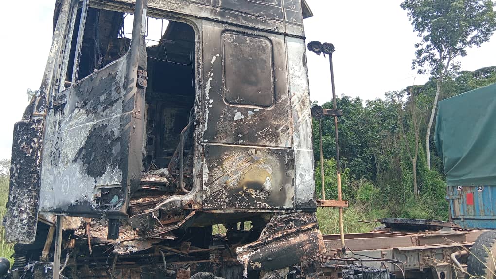 Dabou/  Plusieurs camions saccagés ou incendiés sur l'axe Dabou-San-Pedro par des individus non identifiés Dabou/  Plusieurs camions saccagés ou incendiés sur l'axe Dabou-San-Pedro par des individus non identifiés