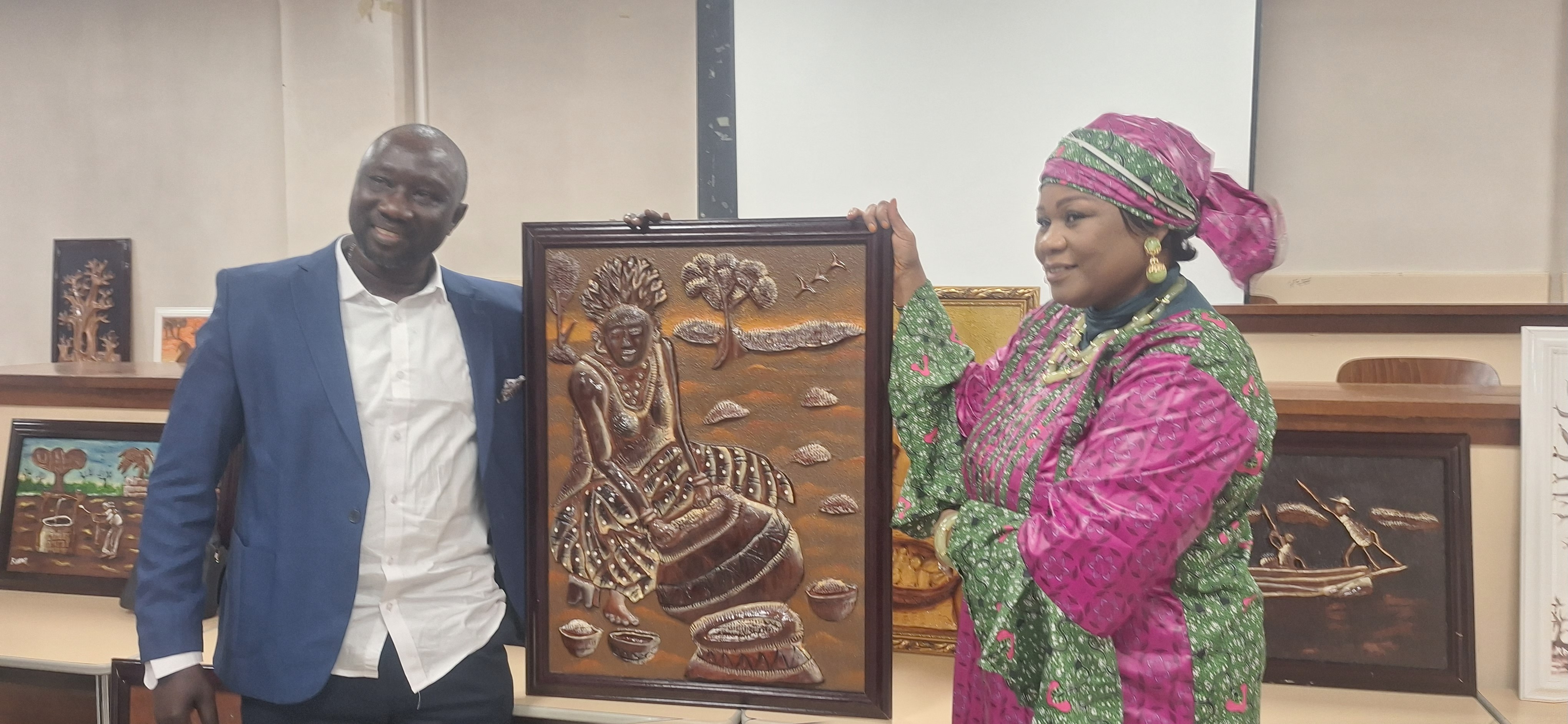 Paris/ Bintou Sora : Une marraine engagée, entre émotion, solidarité et promotion de l’art africain