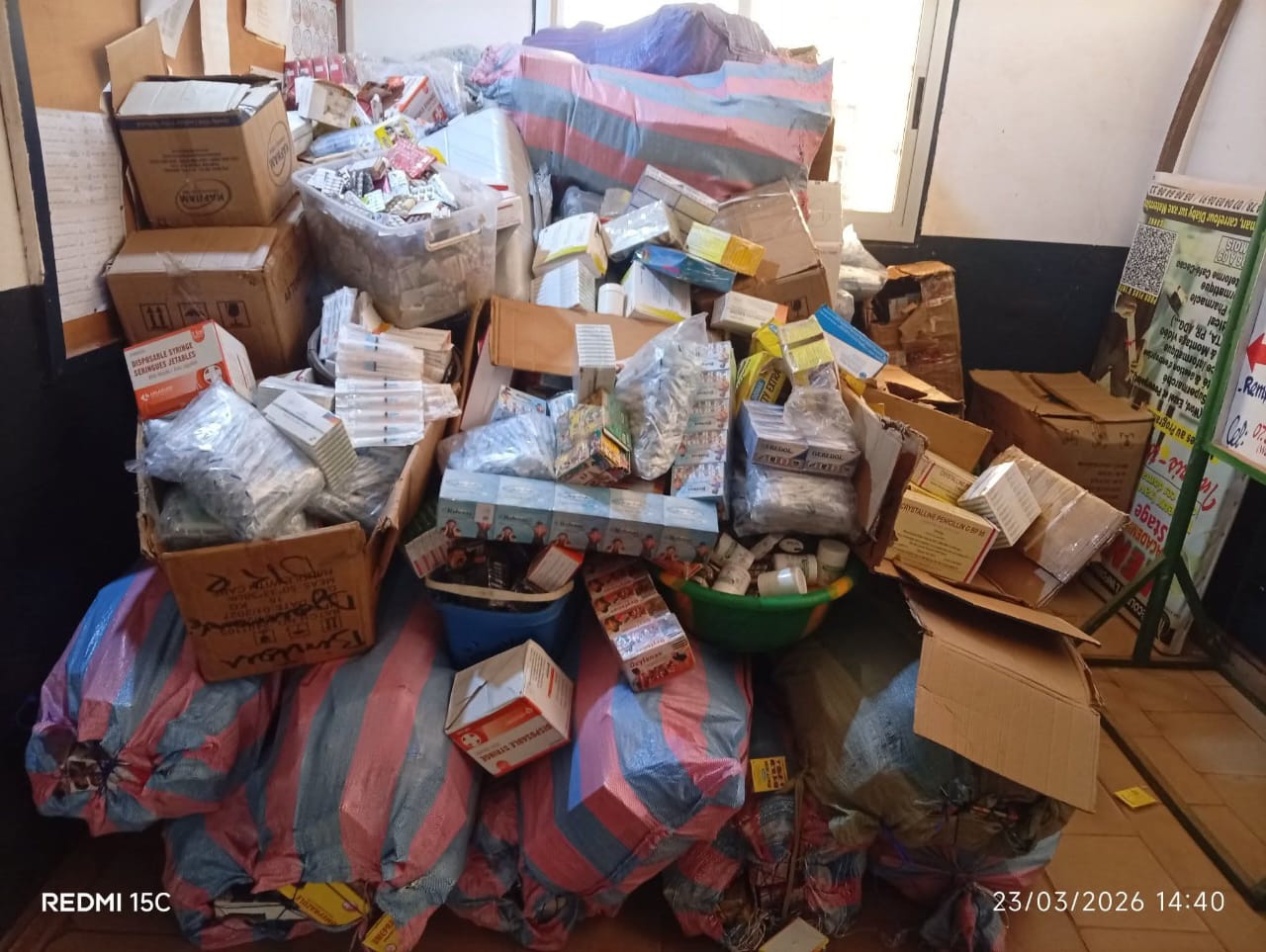 Duékoué/ Un vaste réseau de distribution de drogues et de produits prohibés démantelé/ Une femme, cerveau de la bande et deux complices mis aux arrêtss Duékoué/ Un vaste réseau de distribution de drogues et de produits prohibés démantelé/ Une femme, cerveau de la bande et deux complices mis aux arrêtss