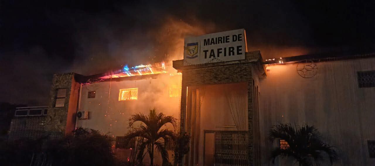 Sinistre/ La mairie de Tafiré emportée par les flammes Sinistre/ La mairie de Tafiré emportée par les flammes
