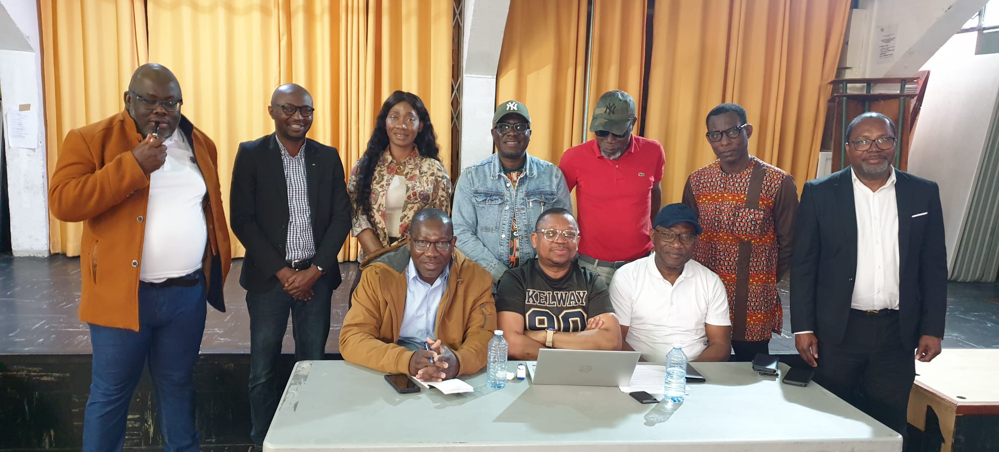 Des journalistes ivoiriens réunis à Paris pour une assemblée générale marquée par des échanges francs et une volonté de réforme.