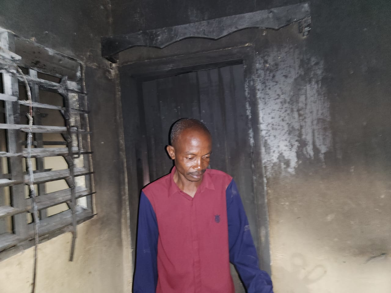 Sinistre à Duékoué/ Son domicile ravagé par les flammes, un enseignant et sa famille  réfugiés dans une église