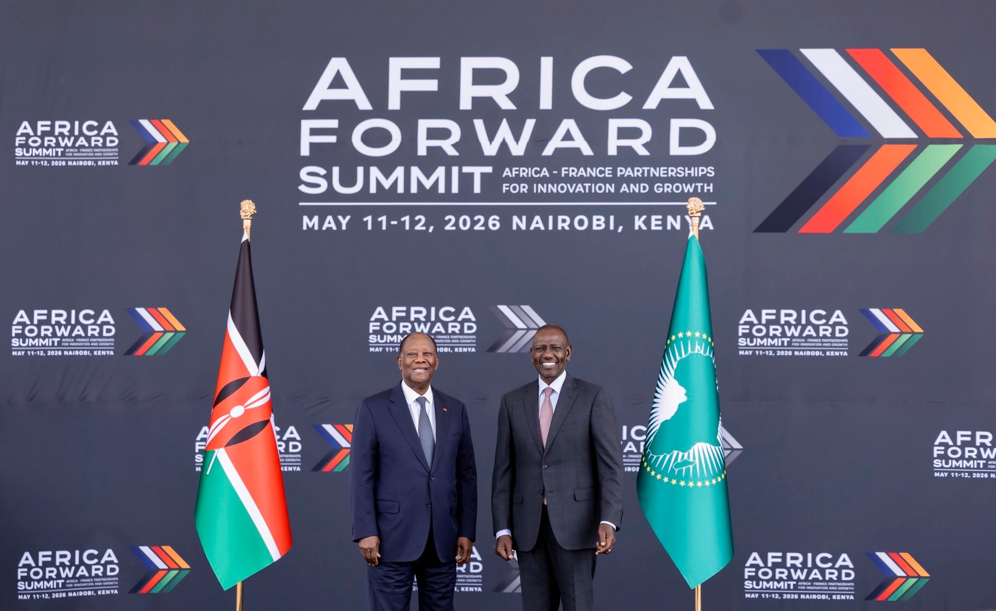 © Présidence Par DR En marge du sommet Africa Forward, Alassane Ouattara s’entretient avec son homologue kényan Le Président de la République, S.E.M. Alassane OUATTARA, s’entretient avec son homologue kenyan, à Nairobi (Kenya)