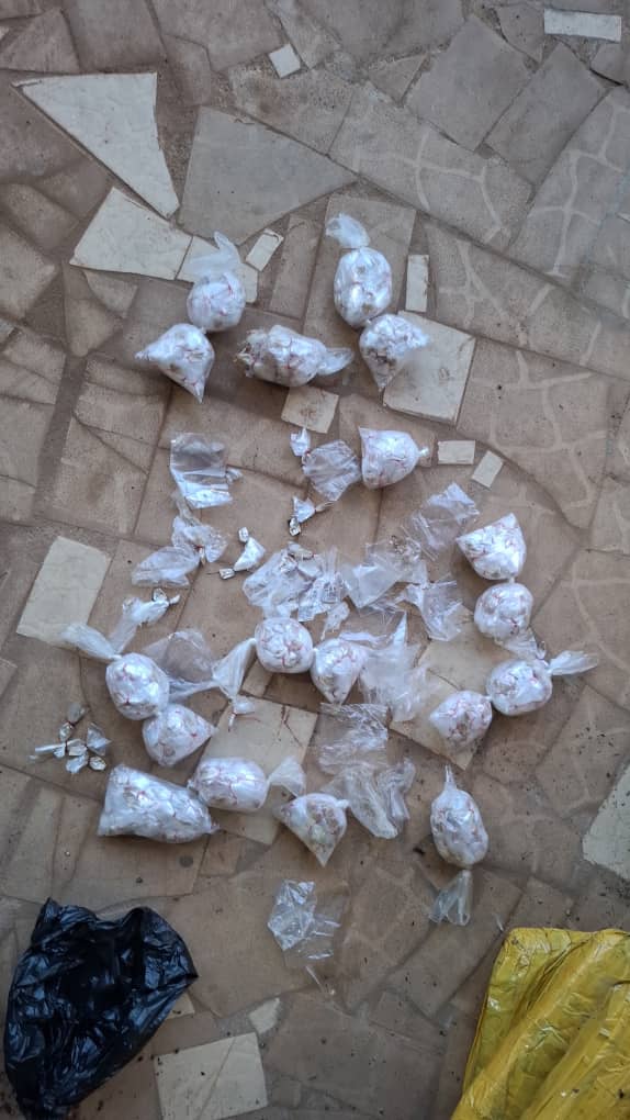 Duekoué/ Pourchassés par la police deux dealers abandonnent 50 kg de drogue dans les broussailles