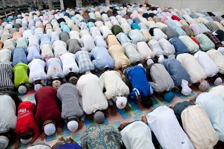 Religion/ La Tabaski célébrée les pieds dans l'eau
